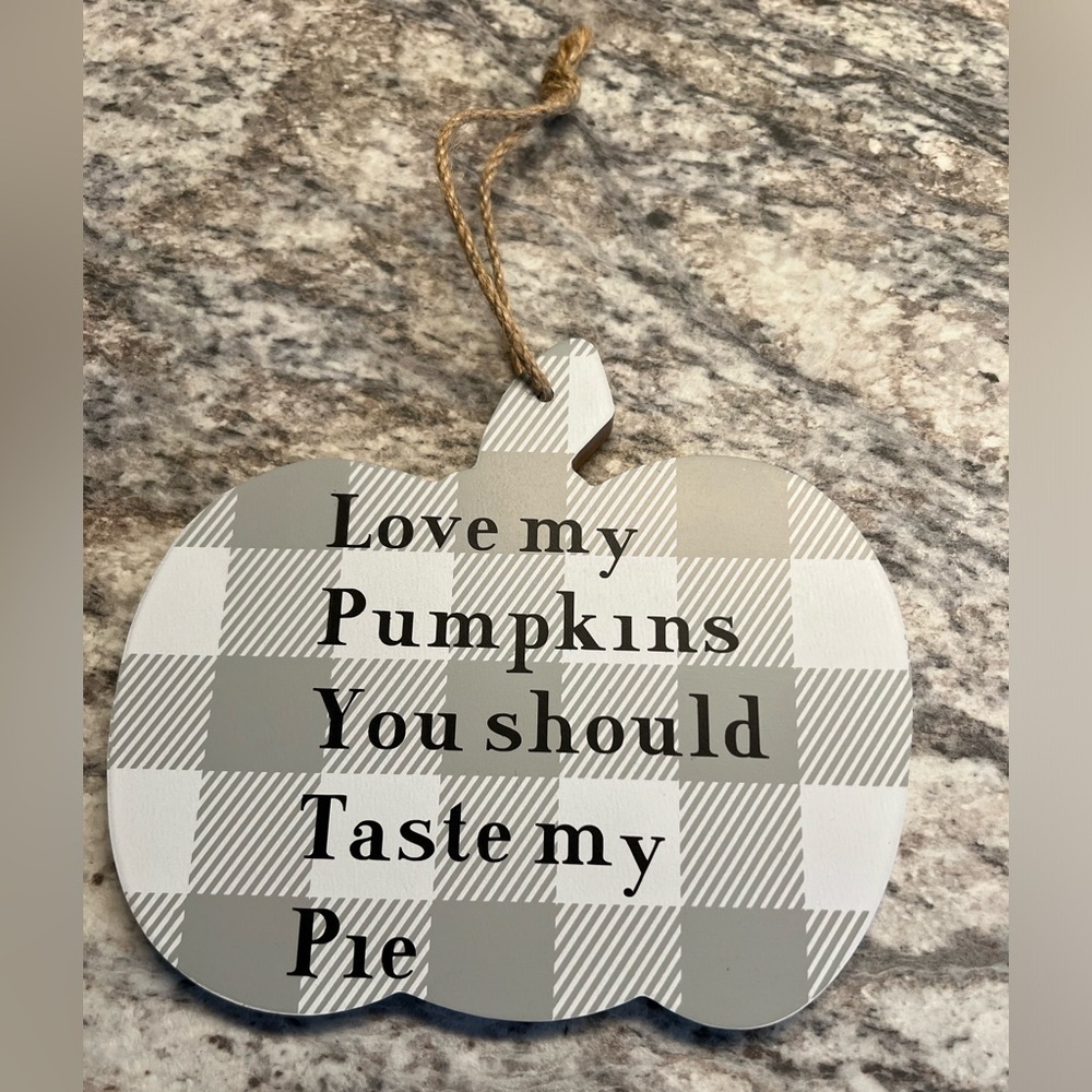 Love my Pumpkins You should taste my pie Gray & White Plaid Pumpkin